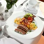 Western Am Europaplatz Szálloda Königsbrunn